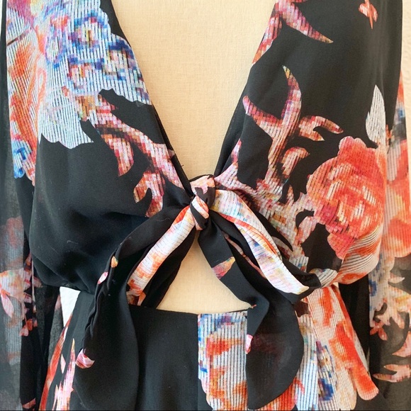 Low Cut Floral Romper with Mid Cut-Out & Pockets - Picture 5 of 8